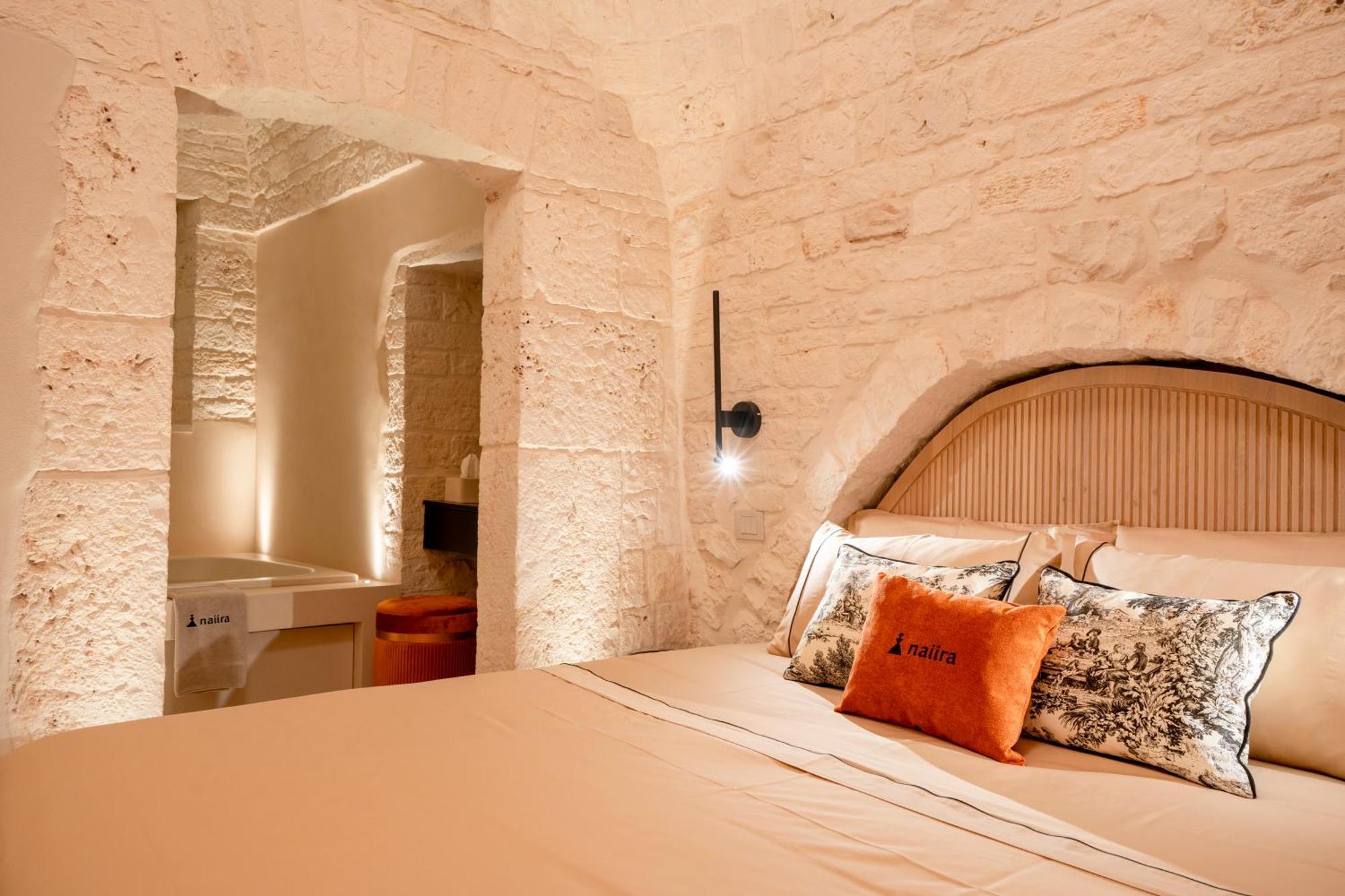 Ferienwohnung Naiira Luxury Trullo - Jacuzzi And Patio Alberobello Exterior foto