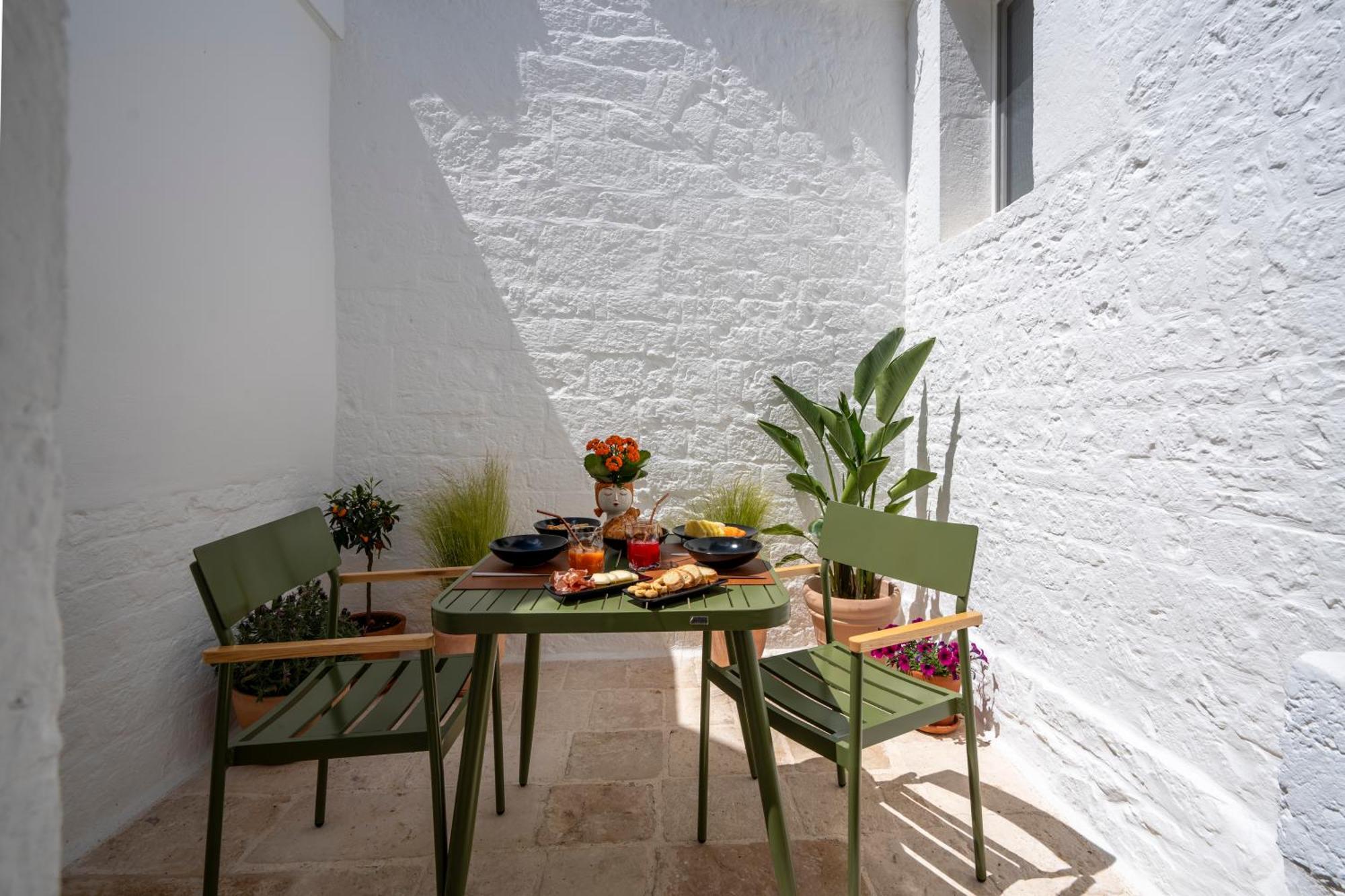 Ferienwohnung Naiira Luxury Trullo - Jacuzzi And Patio Alberobello Exterior foto